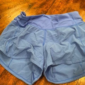 Speed up, pretty color, there is a small stain, size 2, length 4 and tied